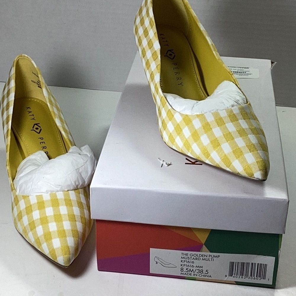 Katy Perry

The Golden Pump - Picture 8 of 8